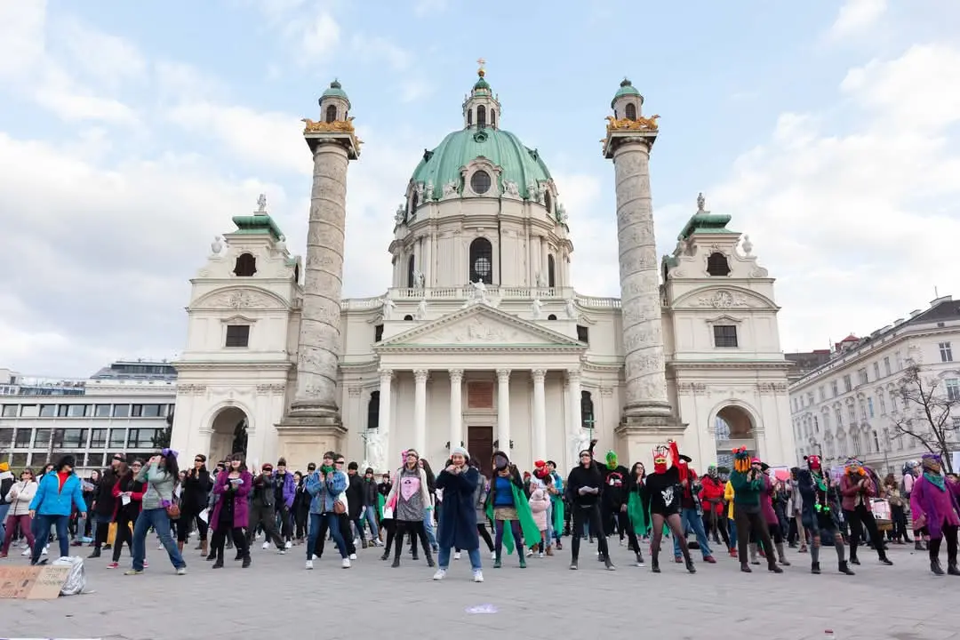 „Un violador en tu camino“ („Ein Vergewaltiger auf deinem Weg“) am Karlsplatz und am Platz der Menschenrechte, 2019, Fotos: Marisel Orellana Bongola  