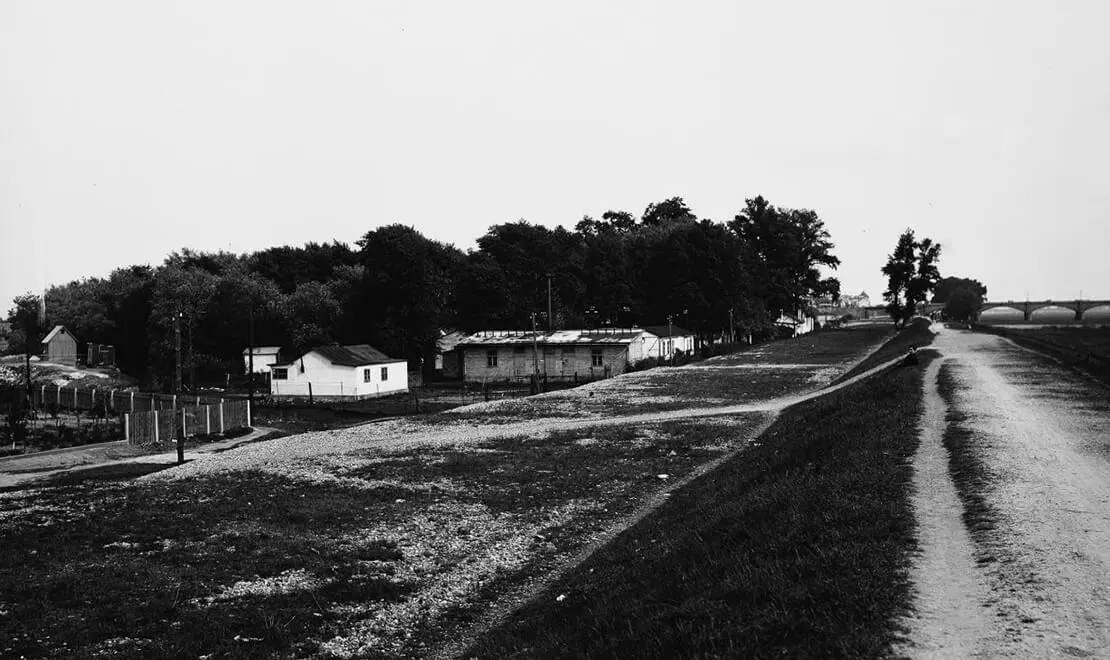 Der Bruckhaufen um 1930 (Blick den Damm entlang in Richtung alte Reichsbrücke), Österreichische Lichtbildstelle / ÖNB-Bildarchiv / picturedesk.com