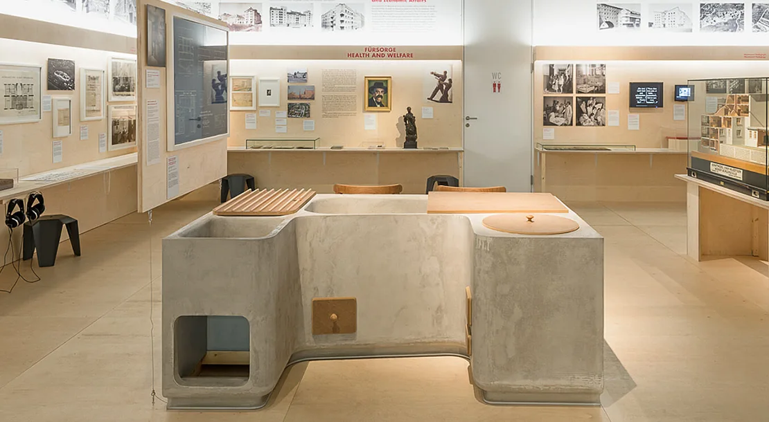 Modell der Spülküche, nach dem Entwurf von Schütte-Lihotzky (1923), Ausführung: Nikolaus Fuchs (2019), zu sehen in der Ausstellung „Das Rote Wien. Ideen, Debatten, Praxis“, Foto: Klaus Pichler  