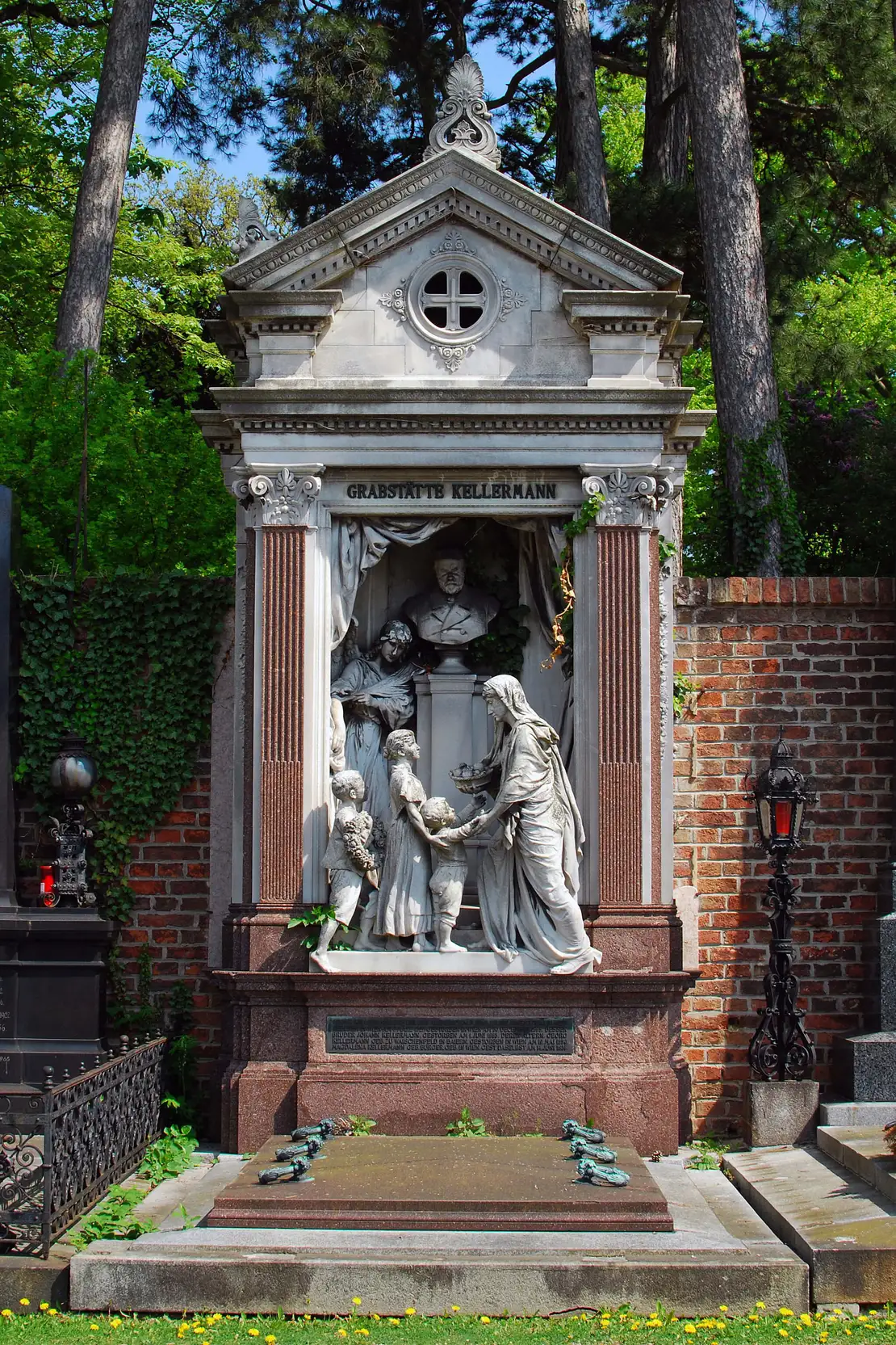 Friedhof Hietzing, ehemalige Grablege der Familie Kellermann (die sterblichen Überreste wurden mittlerweile auf den Zentralfriedhof übertragen) von Emanuel Pendl (Foto: Heinz Winterleitner/Wikimedia Commons)  