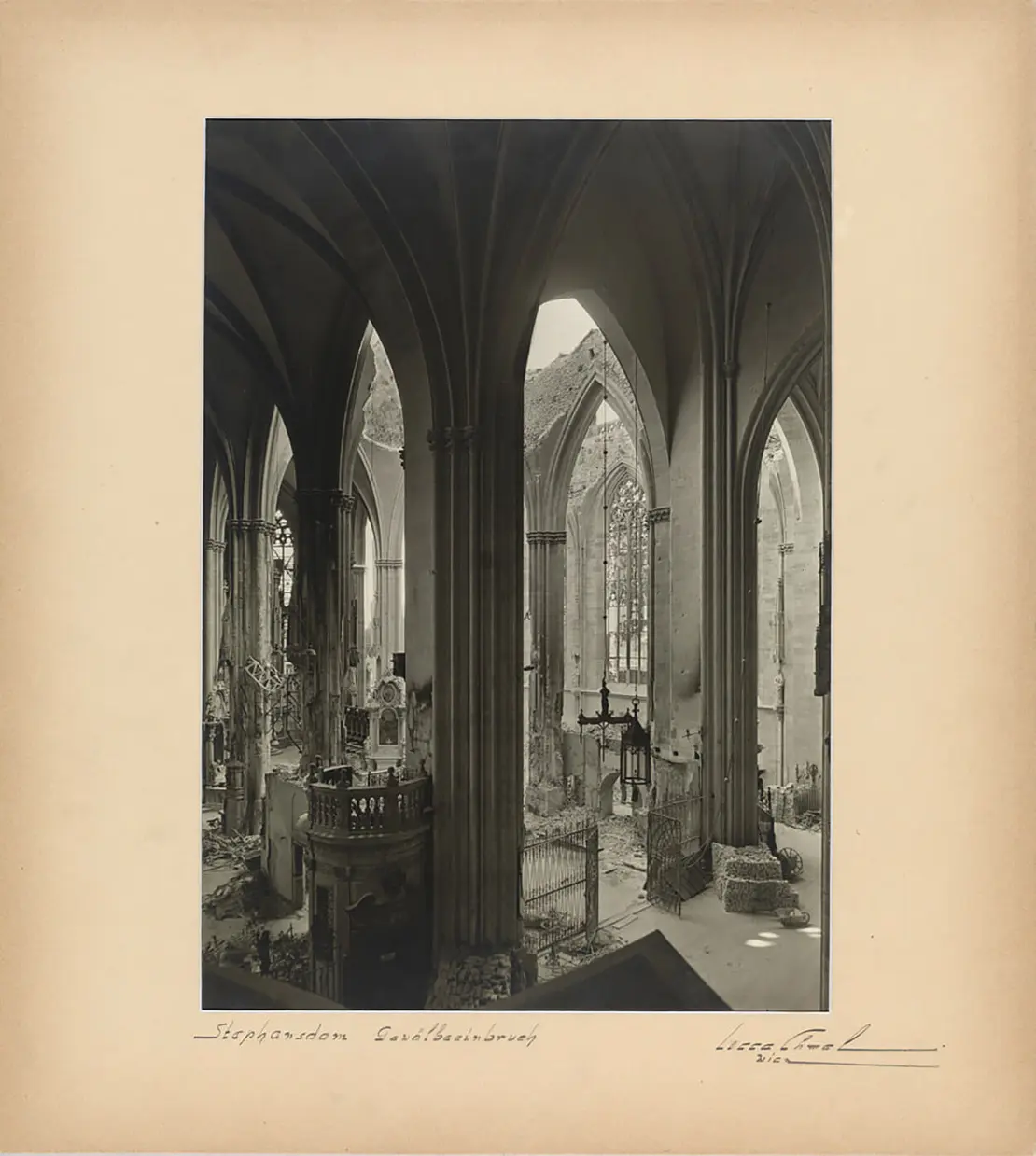 Lucca Chmel: „Stephansdom Gewölbeeinbruch", Innenraum und Kanzel, 1945, Wien Museum  