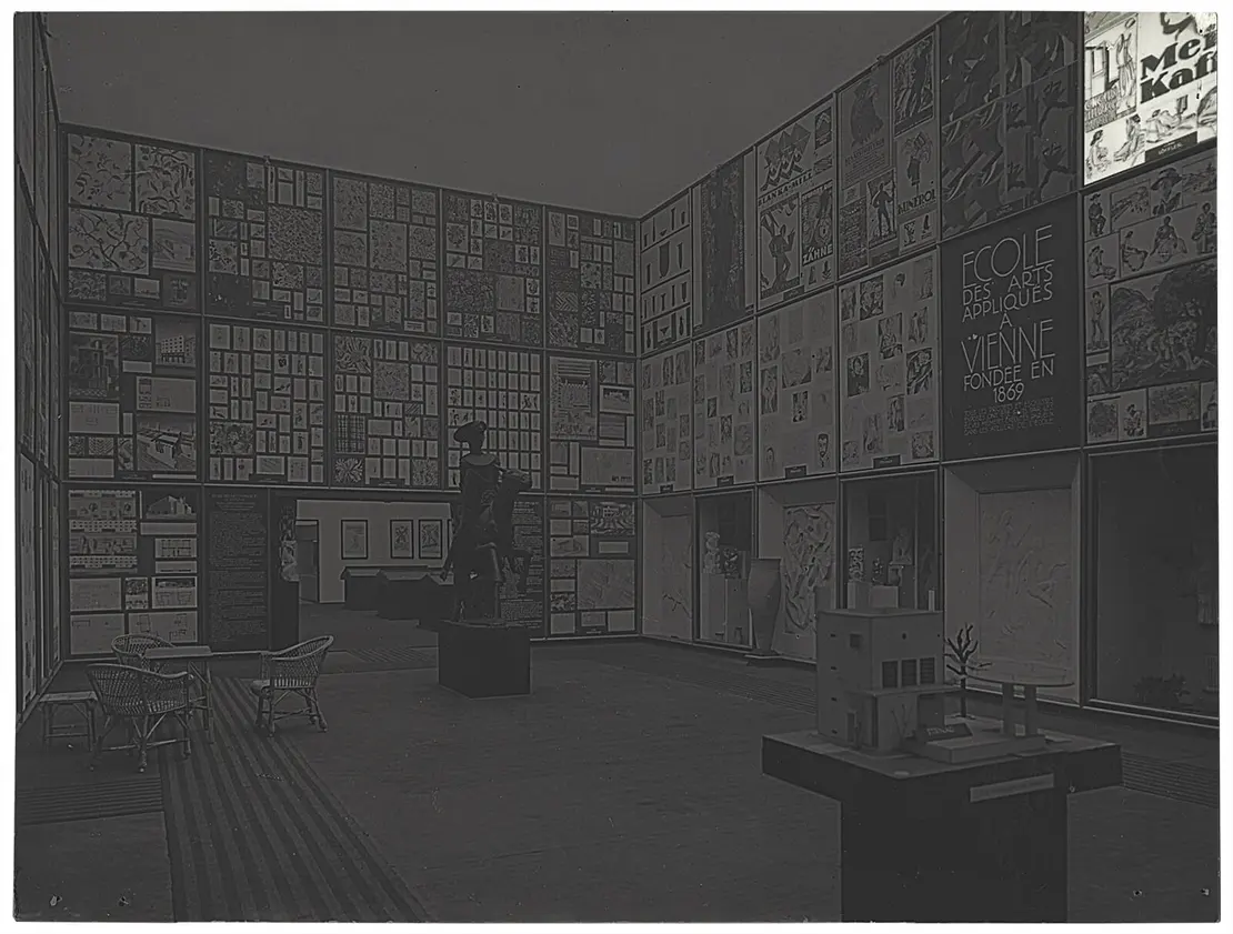 Panel 3, Raum der Kunstgewerbeschule, Raumgestaltung Professor Witzmann, Plakate der Klasse Professor Löffler, Foto: Bruno Reiffenstein, MAK KI 8961-9  