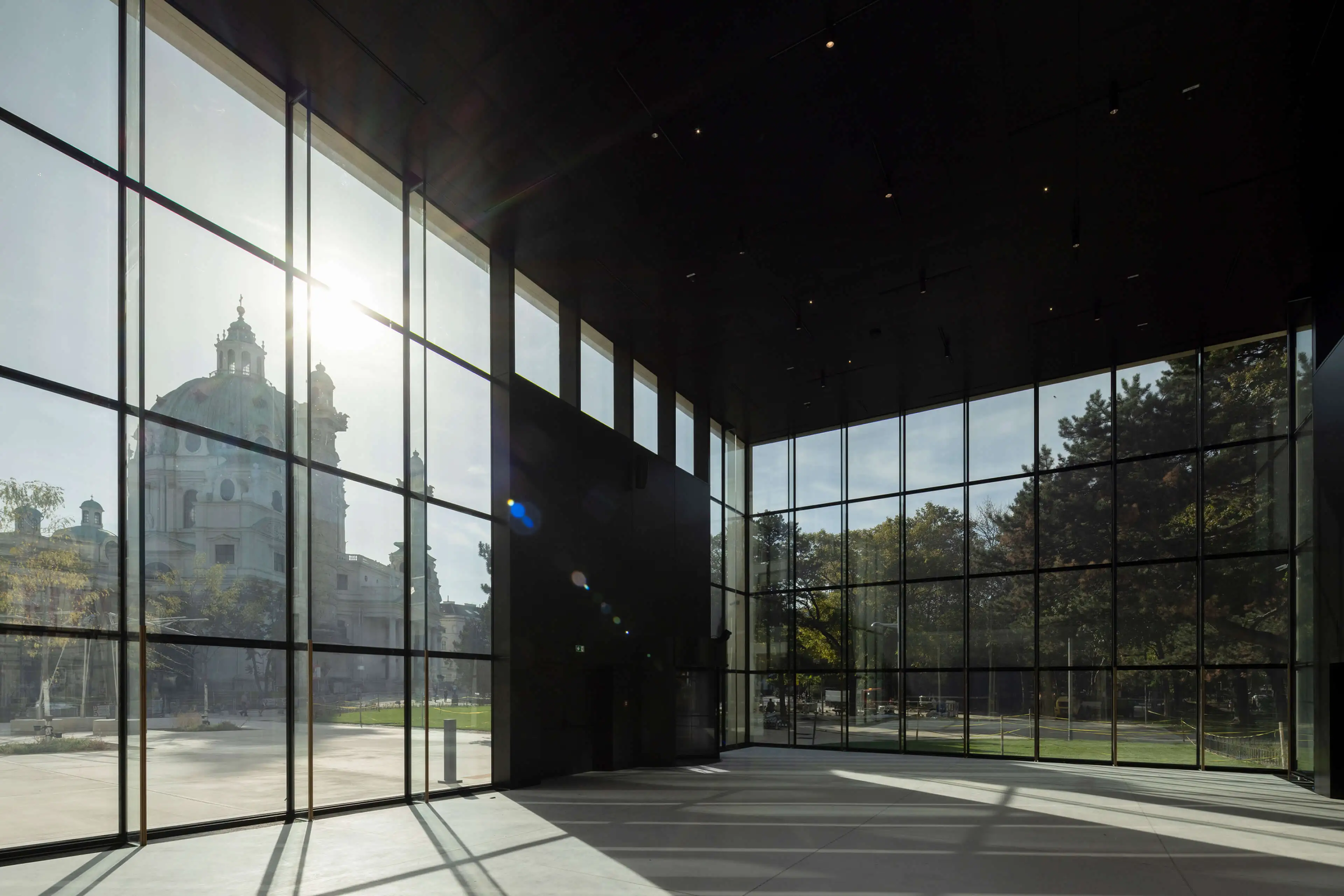 Blick aus dem Pavillon auf den Karlsplatz, Foto: Lisa Rastl  
