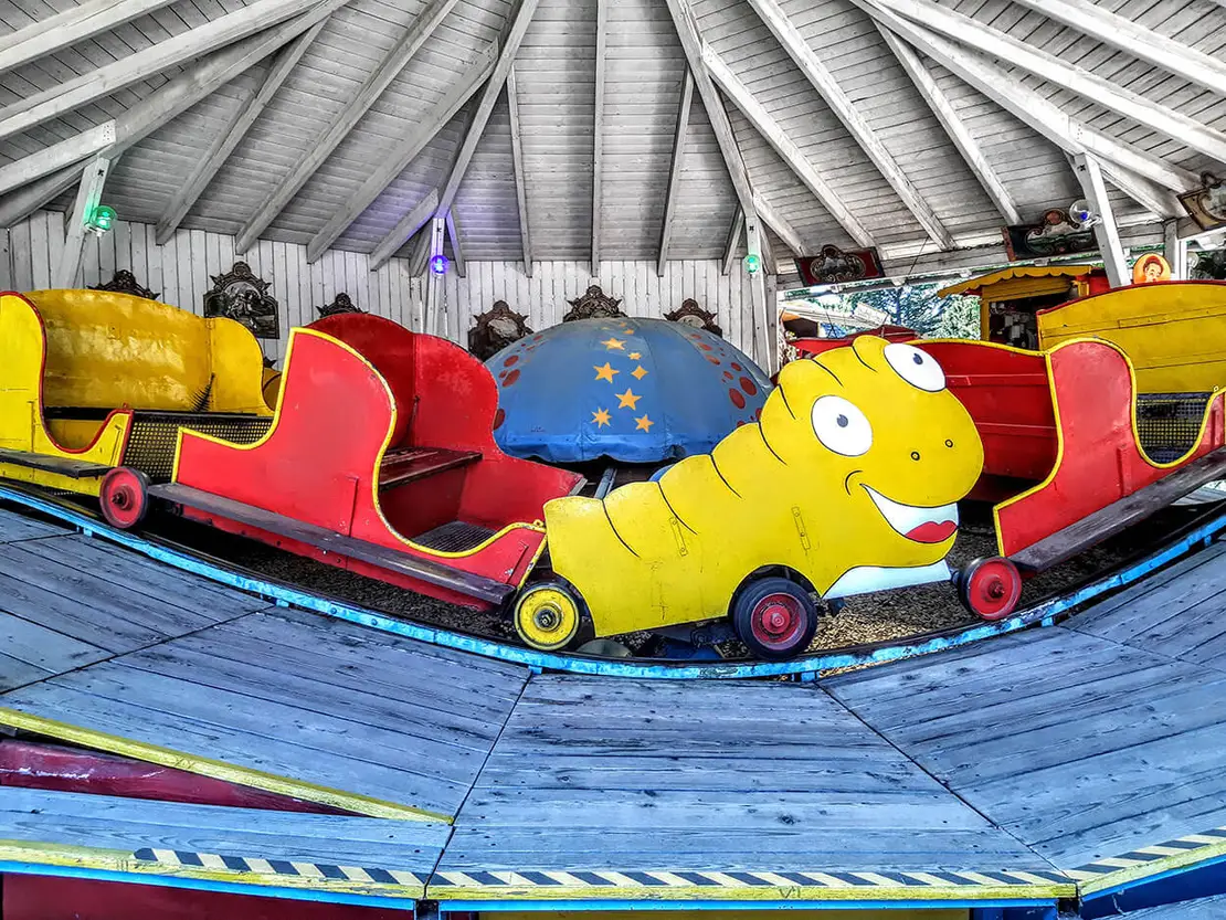 Die Raupe im Böhmischen Prater, Foto: Susanne Breuss, 2024