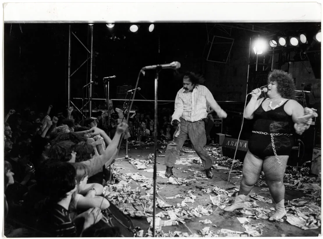 Franz Hausner: Stefan Weber und Jazz Gitti auf der Bühne, 1981, Wien Museum