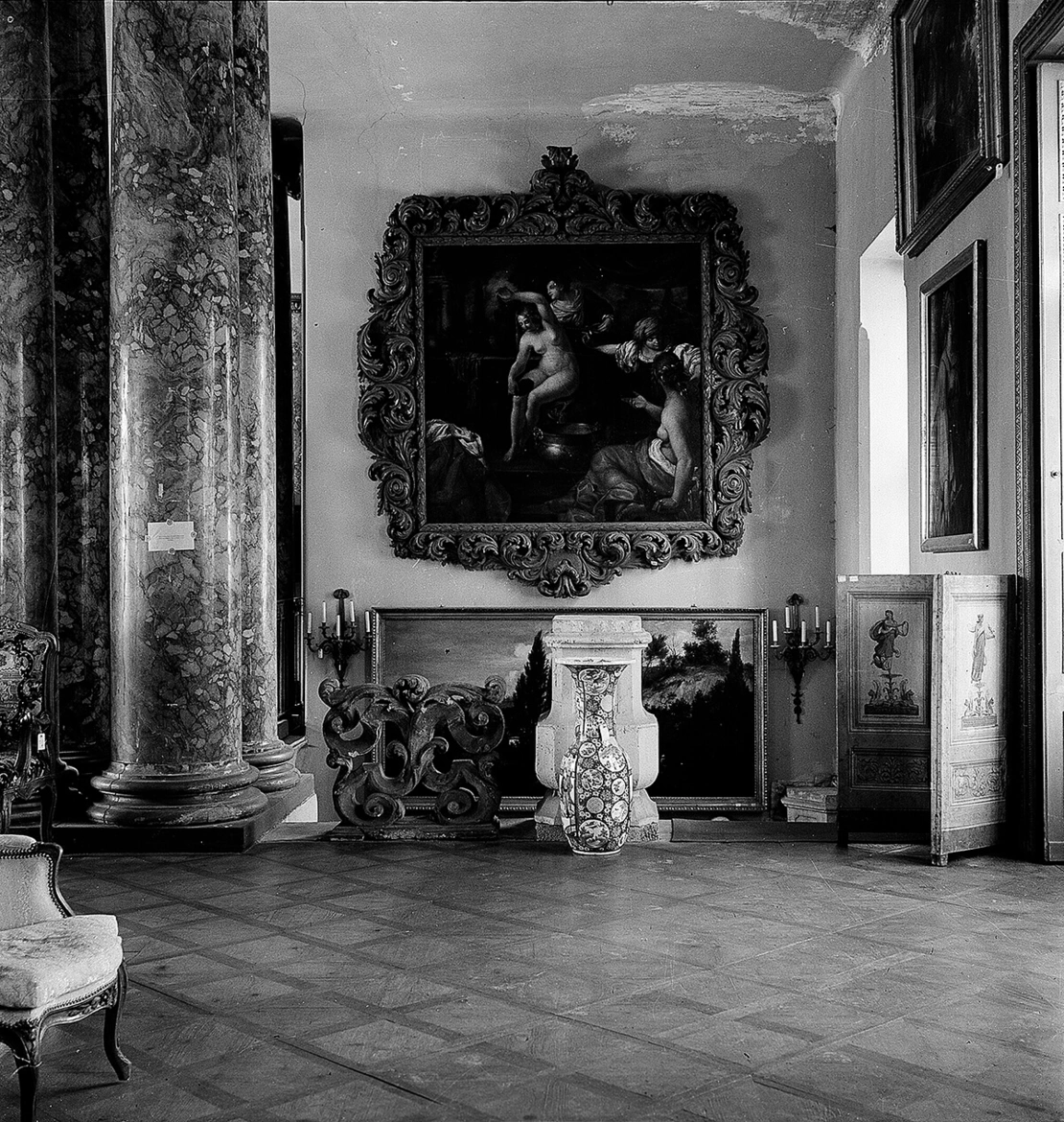 Innenansicht von Schloss Pötzleinsdorf mit einem weiteren „Bathseba im Bade“-Gemälde (Kopie nach Artemisia Gentileschi), das heute nur noch stark beschädigt in der Sammlung erhalten ist, 1937, ÖNB Bildarchiv / picturedesk.com