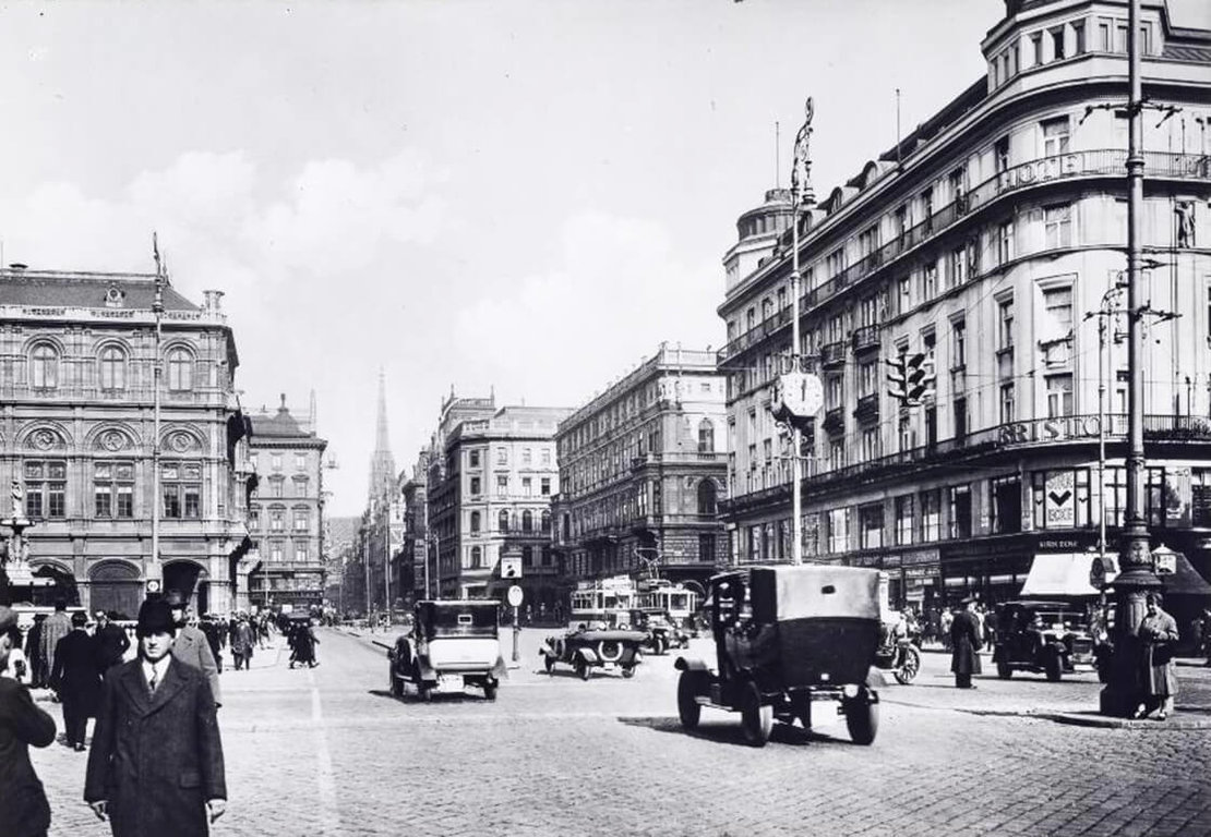 Blick von der Opernkreuzung gegen Stephansdom, Fotoatelier Gerlach, um 1910, Wien Museum, Inv.-Nr. 135039/3/1 