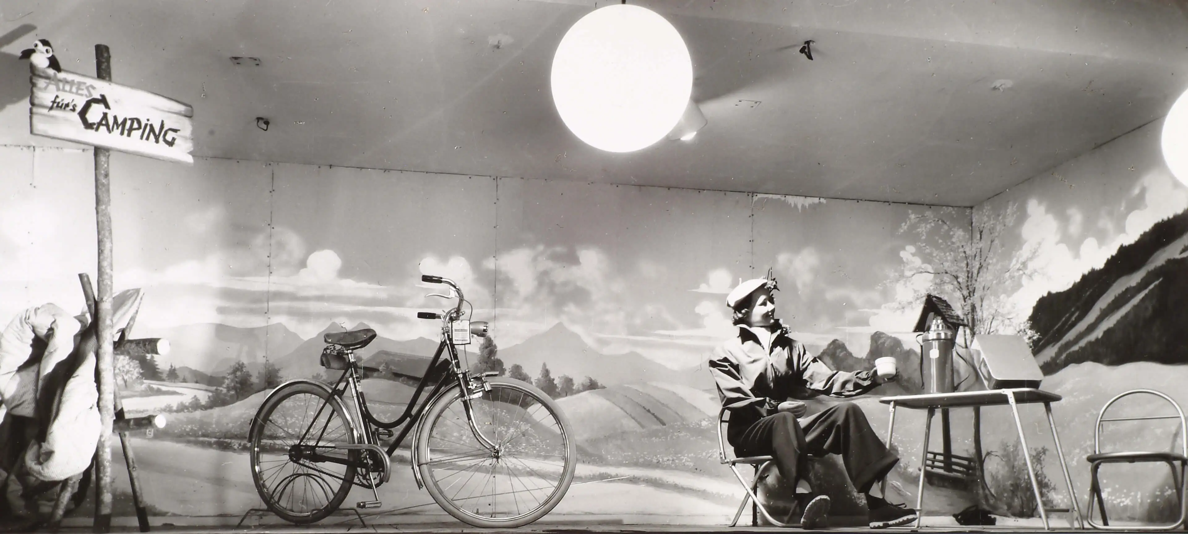 Camping-Ausstellung im Kaufhaus Gerngross, 1953 (Foto: Photo-Atelier Maria Wölfl), Wien Museum  