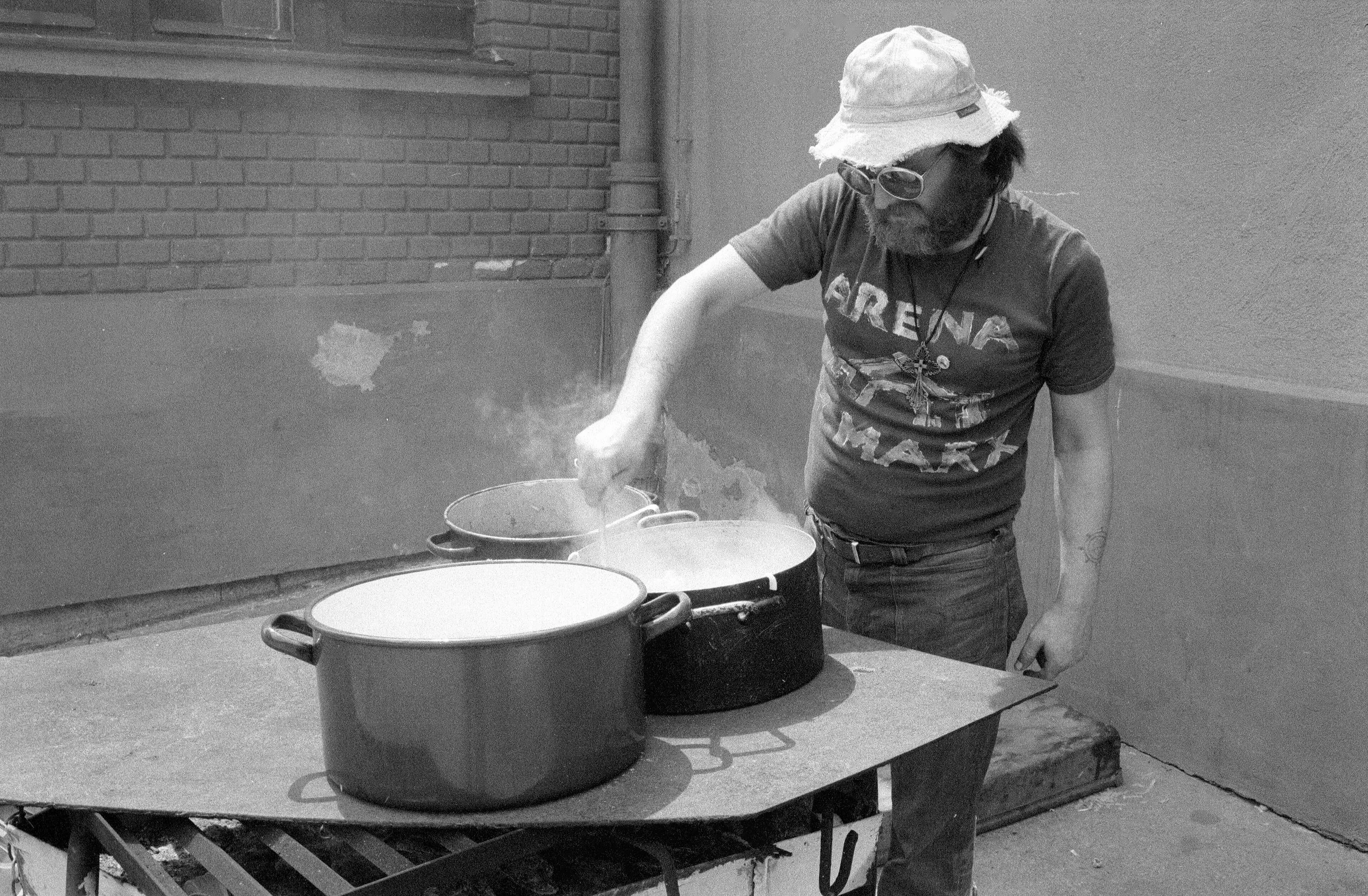 In der Arena-Küche, 31. Juli 1976, Foto: Heinz Riedler, Wien Museum, Inv.Nr. 301366/155  