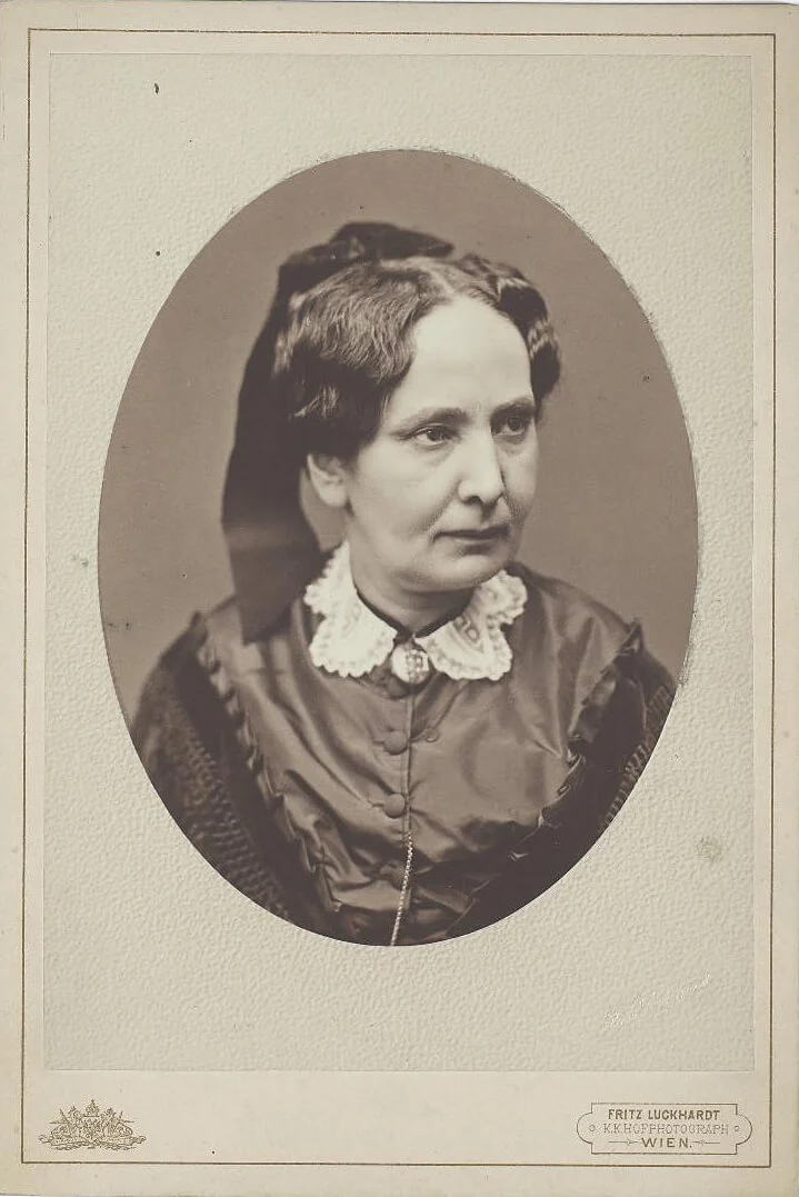 Fritz Luckhardt: Betty Paoli, Mitte 1880er Jahre, Fotografie, Wien Museum, Inv.-Nr. 102517/3