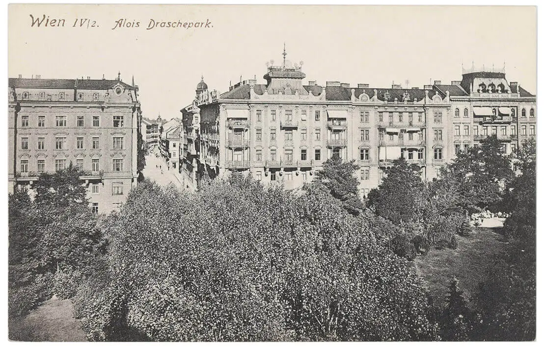 Der Alois-Drasche-Park auf einer Postkarte, 1913. In der Bildmitte ist das Eckhaus zu sehen, in dem die Familie Glauser wohnte, Wien Museum