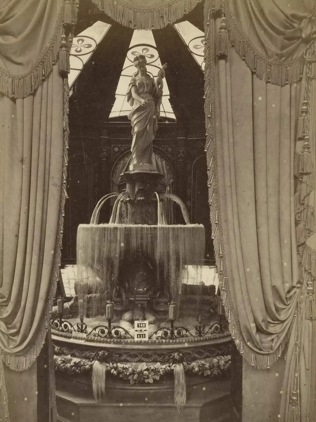 Pavillon des Garn- und Leinwarenfabrikanten Oberleithner auf der Wiener Weltausstellung 1873, Foto: Oscar Kramer, Verlag der Wiener Photographen-Association, Wien Museum    