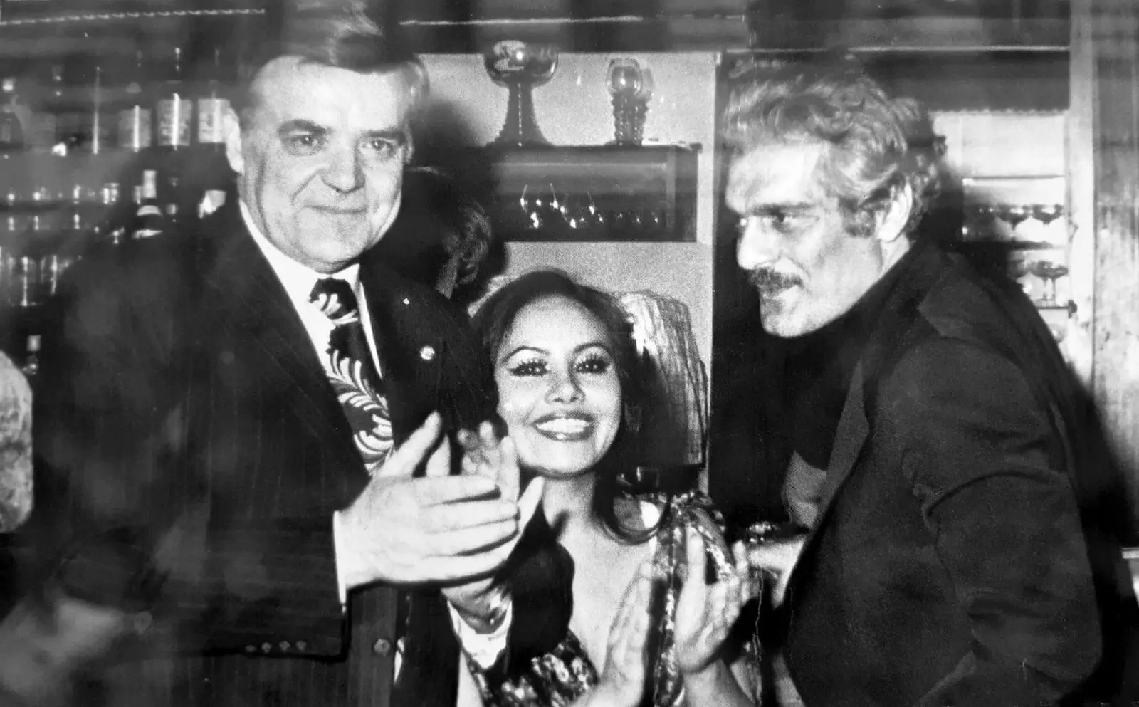 Hans Kratochwil mit Omar Sharif, 1970er Jahre, www.cabaretrenz.org