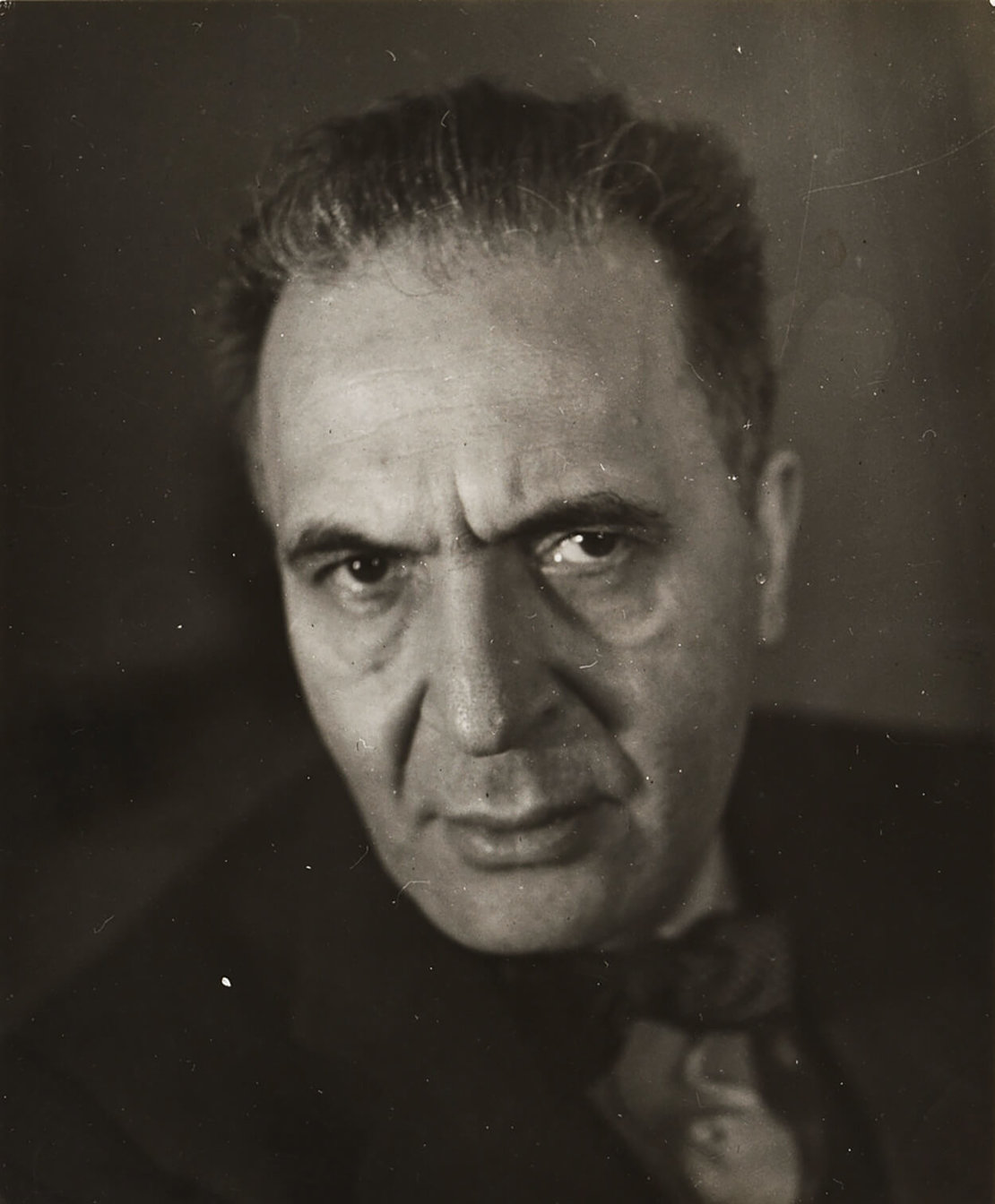 Bruno Walter im Exil in New York, 1941. Auch dieses Foto stammt von Robert Haas, der wegen seiner jüdischen Abstammung ebenfalls vor den Nazis fliehen musste und dessen fotografischer Nachlass sich im Wien Museum befindet. 