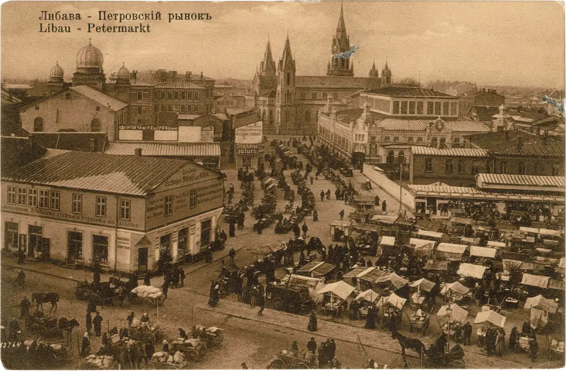Ansichtskarte von Liepāja (Libau) mit der Synagoge links im Hintergrund, 1912, Wikimedia Commons  