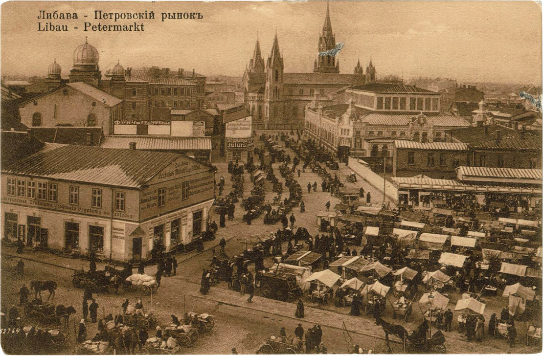 Ansichtskarte von Liepāja (Libau) mit der Synagoge links im Hintergrund, 1912, Wikimedia Commons 