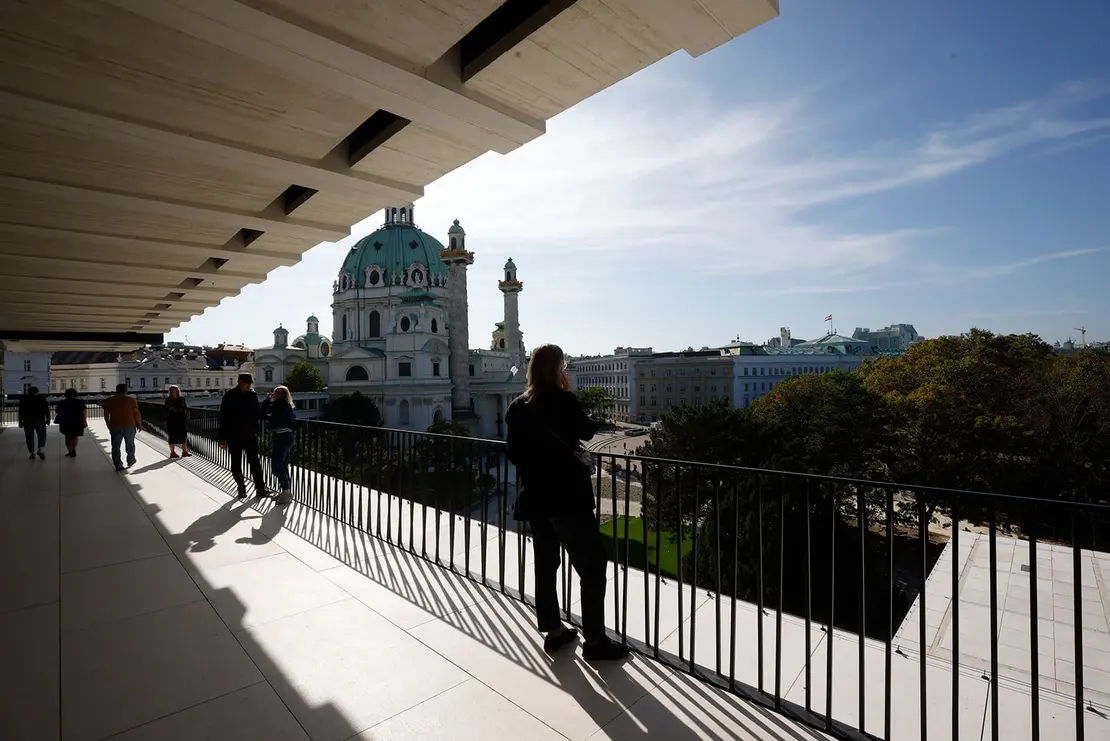 Blick vom neuen Fugengeschoß auf den Resselpark und die Karlskirche, Foto: Lisa Rastl  