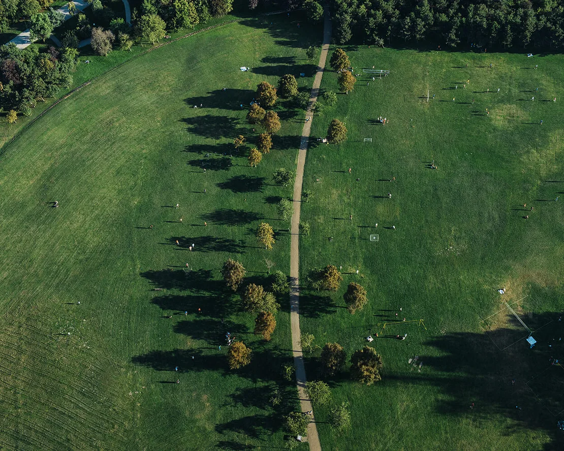 Blick vom Donauturm auf den Salvador-Allende-Weg im Donaupark, 2013, Foto: Klaus Pichler, Wien Museum, Inv.-Nr. 238724  