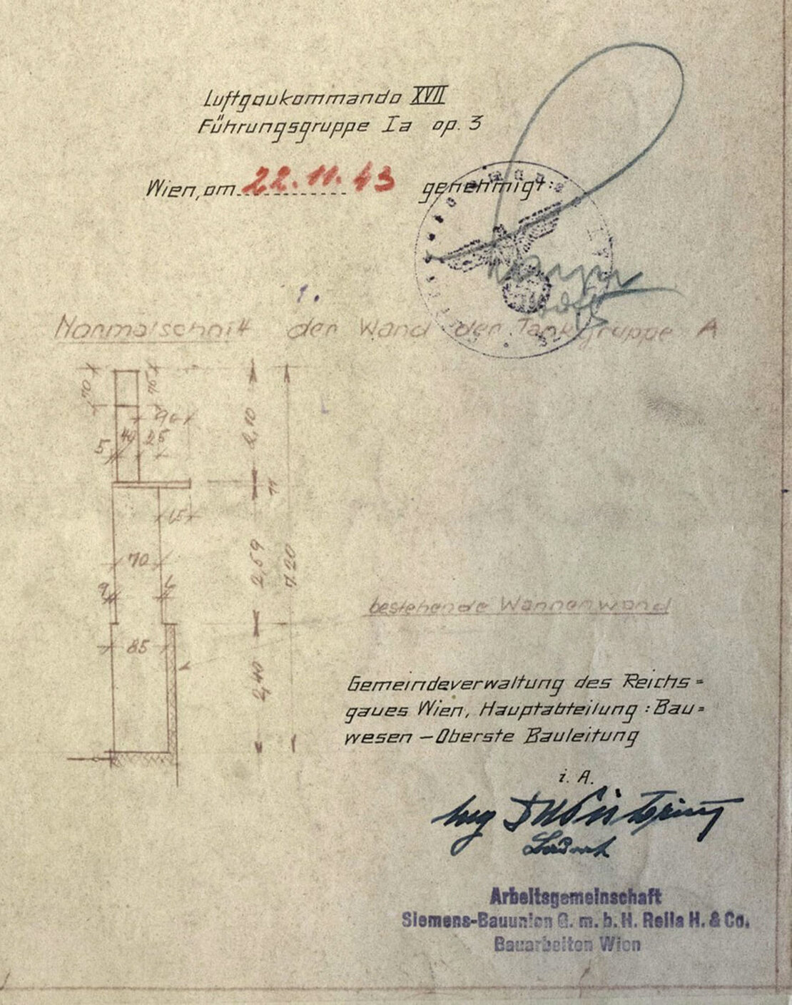 Die Angaben am Plan der Splitterschutzanlagen für den Benzolverband enthalten den Genehmigungsvermerk des Luftgaukommandos XVII, die Unterschrift des Hans Pistorius sowie den Stempel der ARGE Siemens/Rella. Quelle: WStLA  