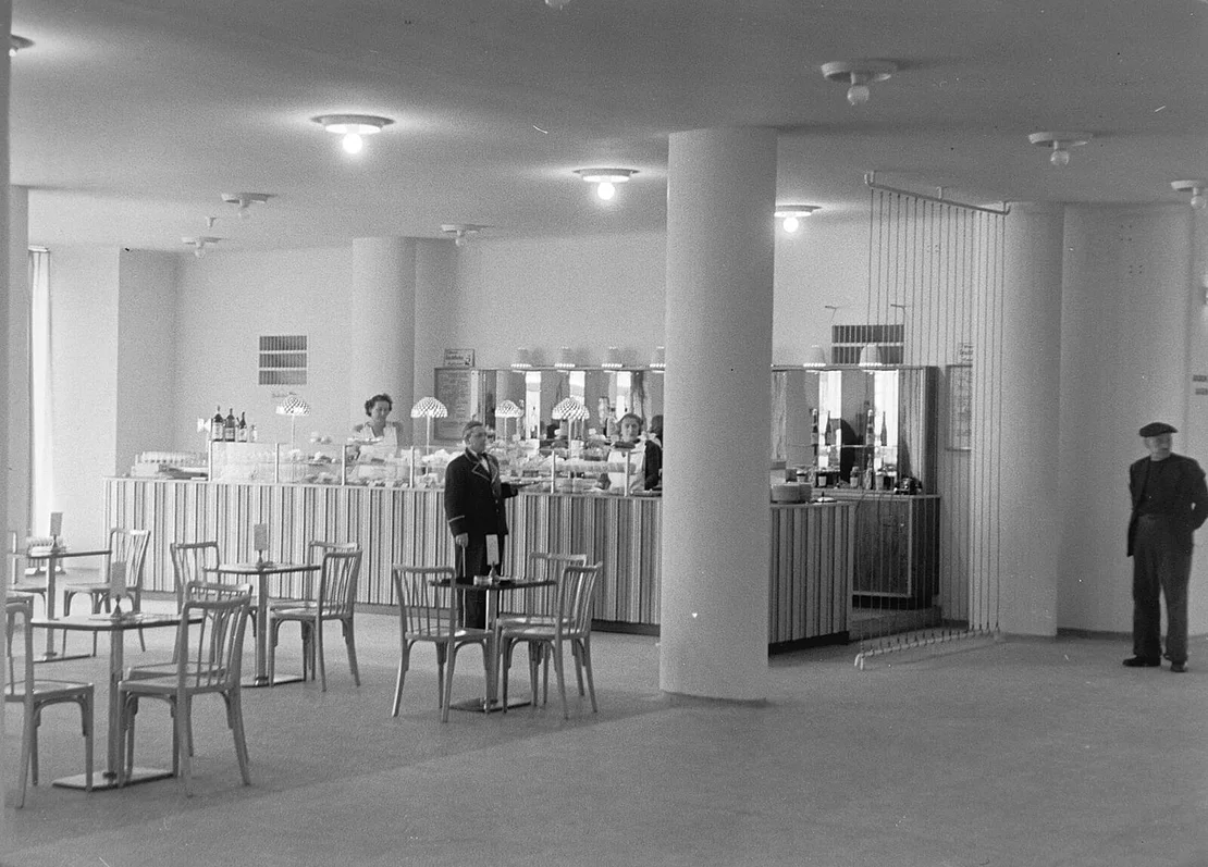 Robert Kotas: Forum Kino, 1949-1950, Büffet, 1950, Foto: Votava / APA-Images / brandstaetter images