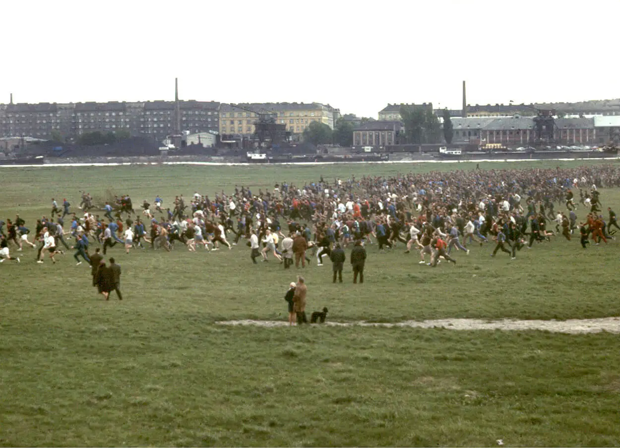 Der Brückenlauf fand ab 1964 vier Jahre lang zwischen der Floridsdorferbrücke und der Reichsbrücke statt, Aufnahme 1967, Votava / brandstaetter images / picturedesk.com