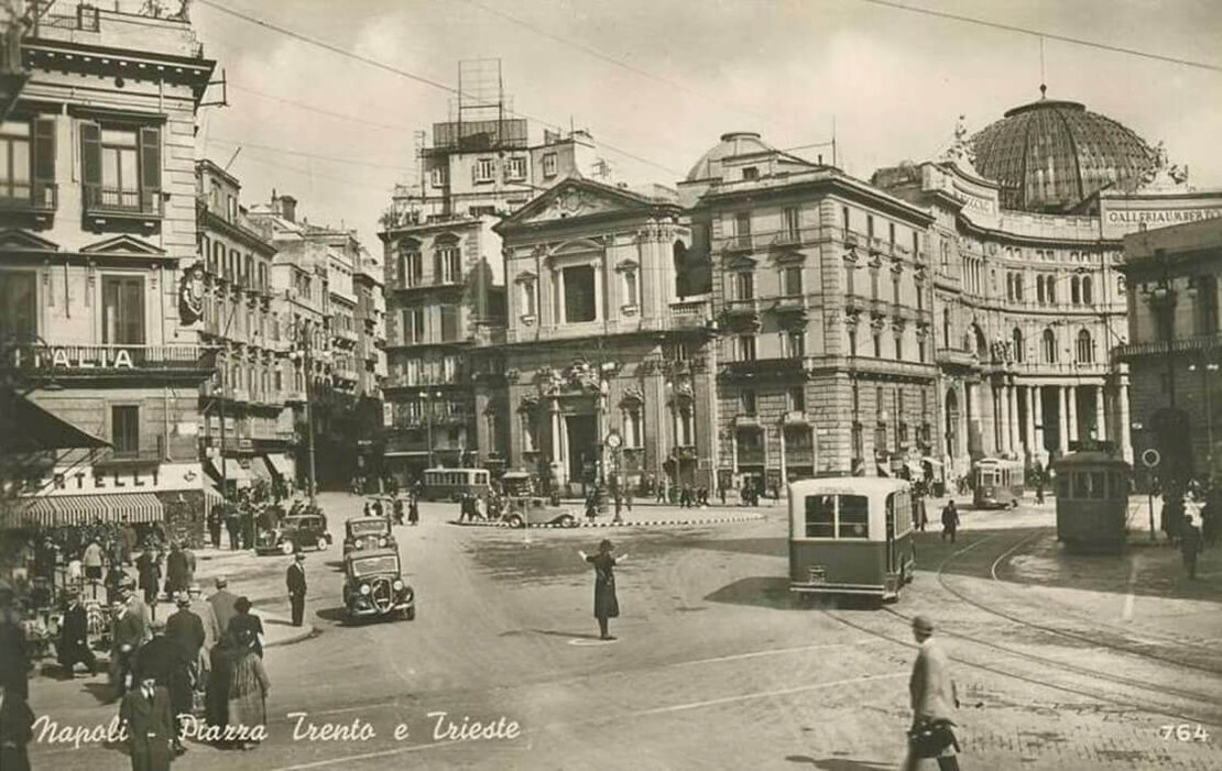 Neapel, um 1940, Ansichtskarte, Wikimedia Commons  