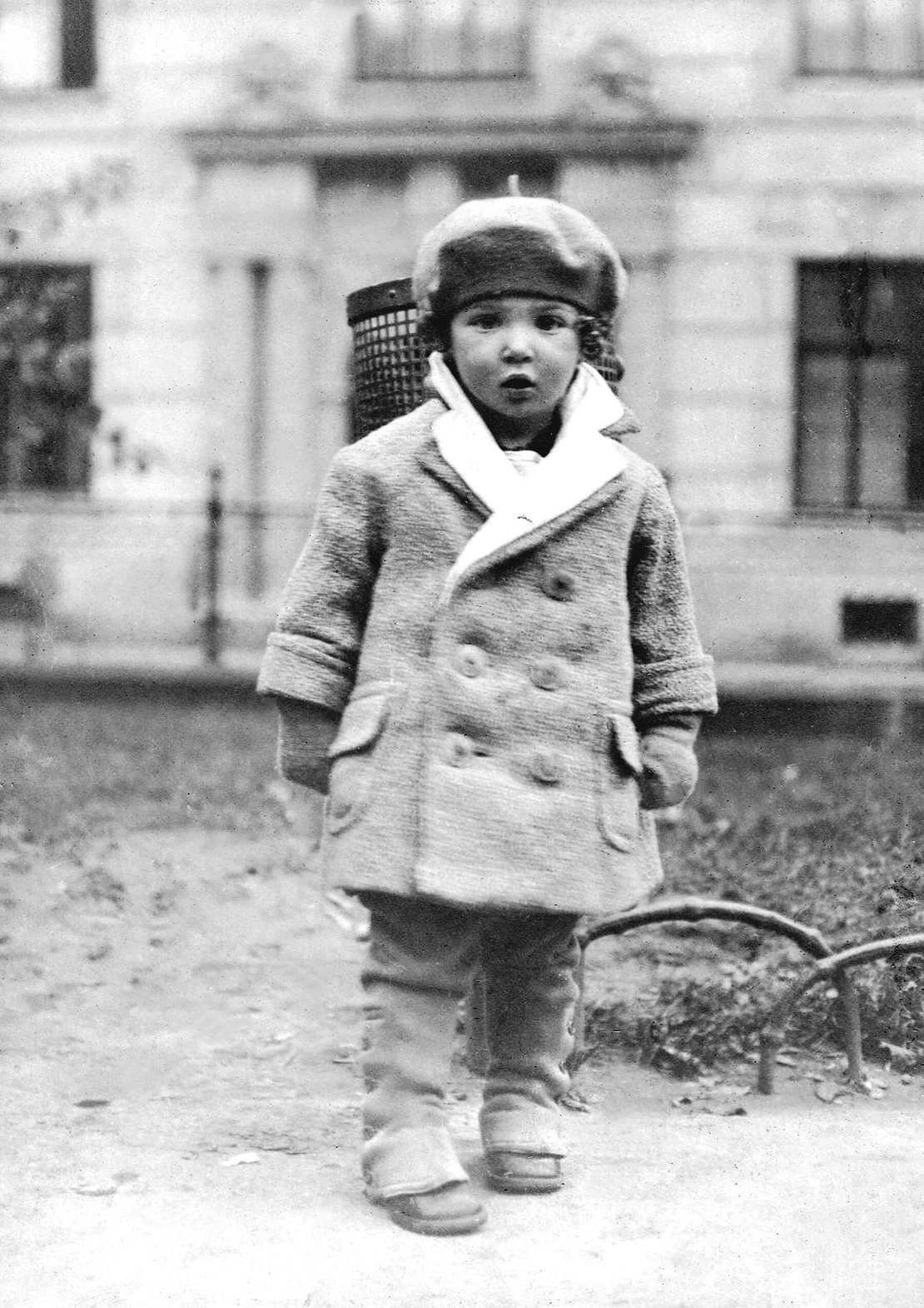 Lore Segal als eineinhalbjähriges Kind am Hamerlingplatz in der Josefstadt, 1929, © Lore Segal 