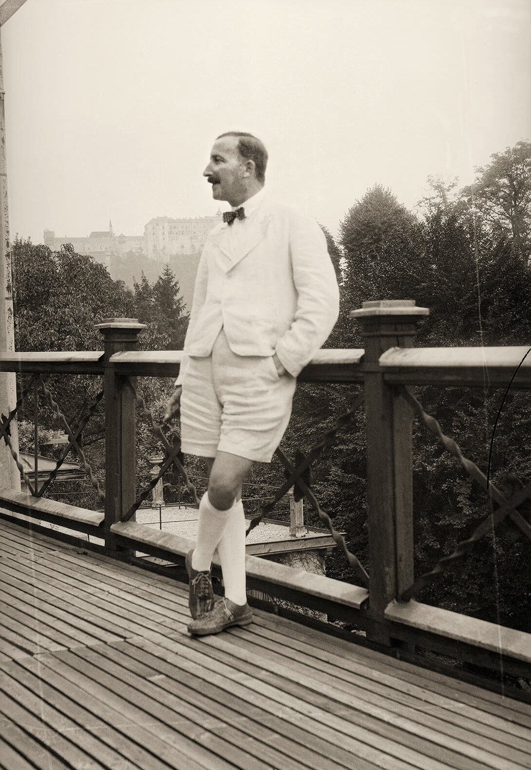 Stefan Zweig auf der Terrasse seines Hauses am Kapuzinerberg, Salzburg, um 1933. Archiv Setzer-Tschiedel / Imagno / picturedesk.com 