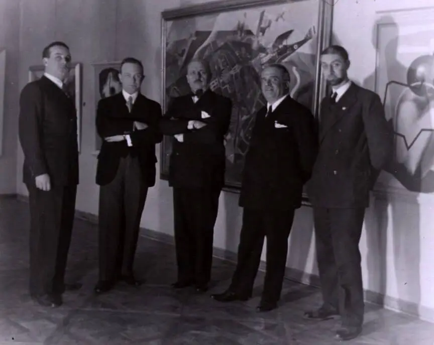 Ausstellung italienische futuristische Luft- und Flugmalerei, 1935, Otto Kallir (2. v. l.), Filippo Tommaso Marinetti (Mitte), Archiv Neue Galerie/Archiv der Österreichischen Galerie Belvedere, Wien  