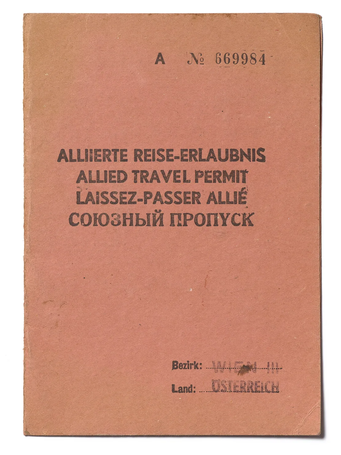 Alliierte Reise-Erlaubnis: Viersprachiges Reisedokument für Karoline Zieger, um während der Besatzungszeit reisen zu können, 1947, Privatbesitz Familie Holmes-Edinger