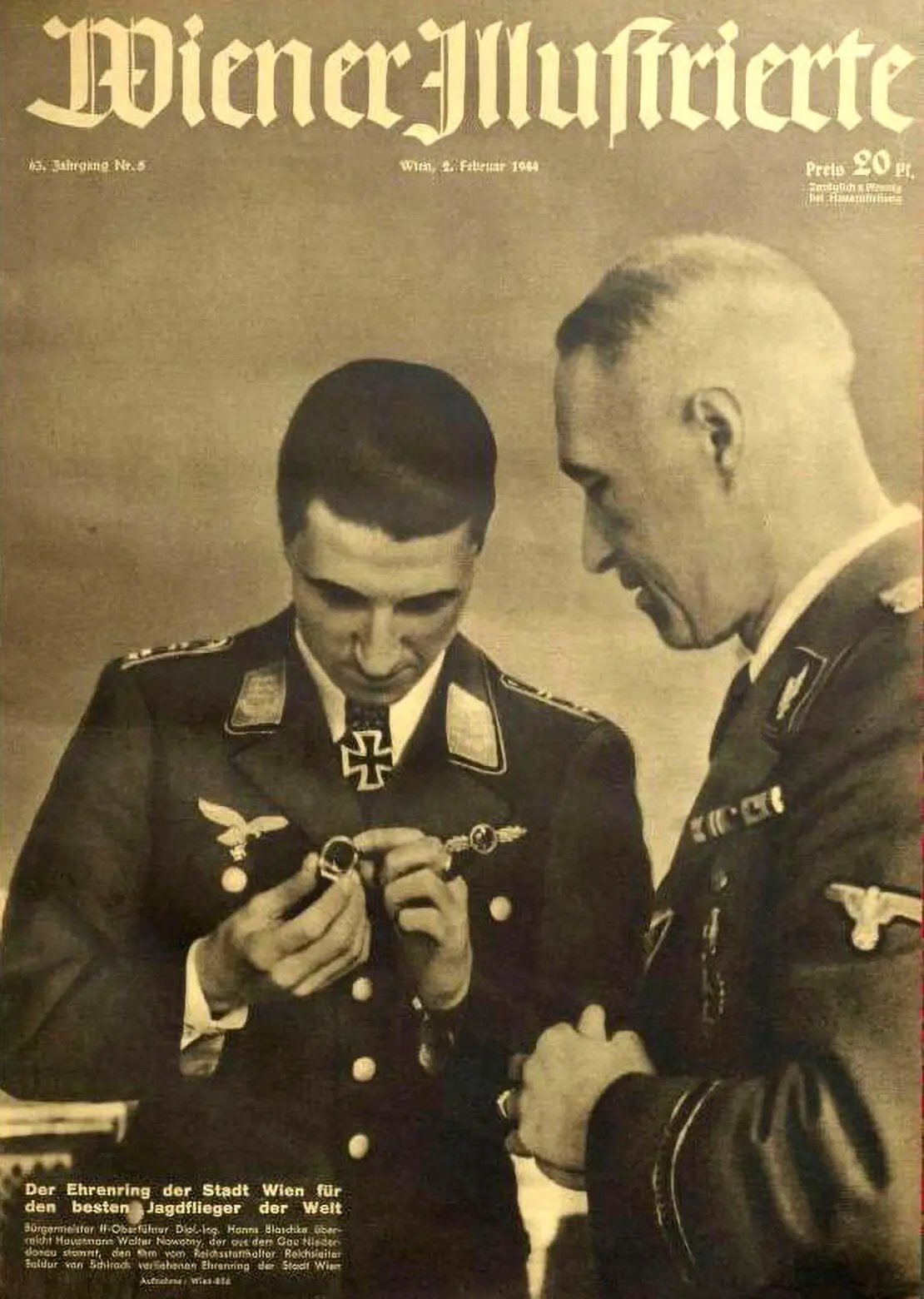 Titelseite der Wiener Illustrierten 63(5) vom 2. Februar 1944 mit der Bildunterschrift: „Der Ehrenring der Stadt Wien für den besten Jagdflieger der Welt. Bürgermeister SS-Oberführer Dipl.-Ing. Hanns Blaschke überreicht Hauptmann Walter Nowotny, der aus dem Gau Niederdonau stammt, den ihm vom Reichsstatthalter Reichsleiter Baldur von Schirach verliehenen Ehrenring der Stadt Wien.“