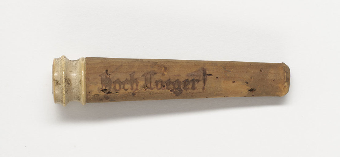 Korkzigarrenspitz des Brauhauses Wien mit der Aufschrift „Hoch, Lueger!“, undatiert, Foto: TimTom, Wien Museum 
