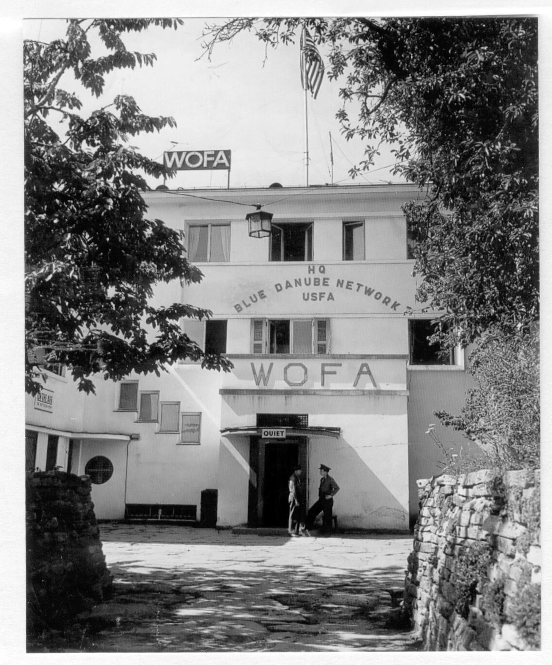 Das Sendergebäude des „Blue Danube Network“ am Schreiberweg im 19. Bezirk, Privatsammlung Dillmann  