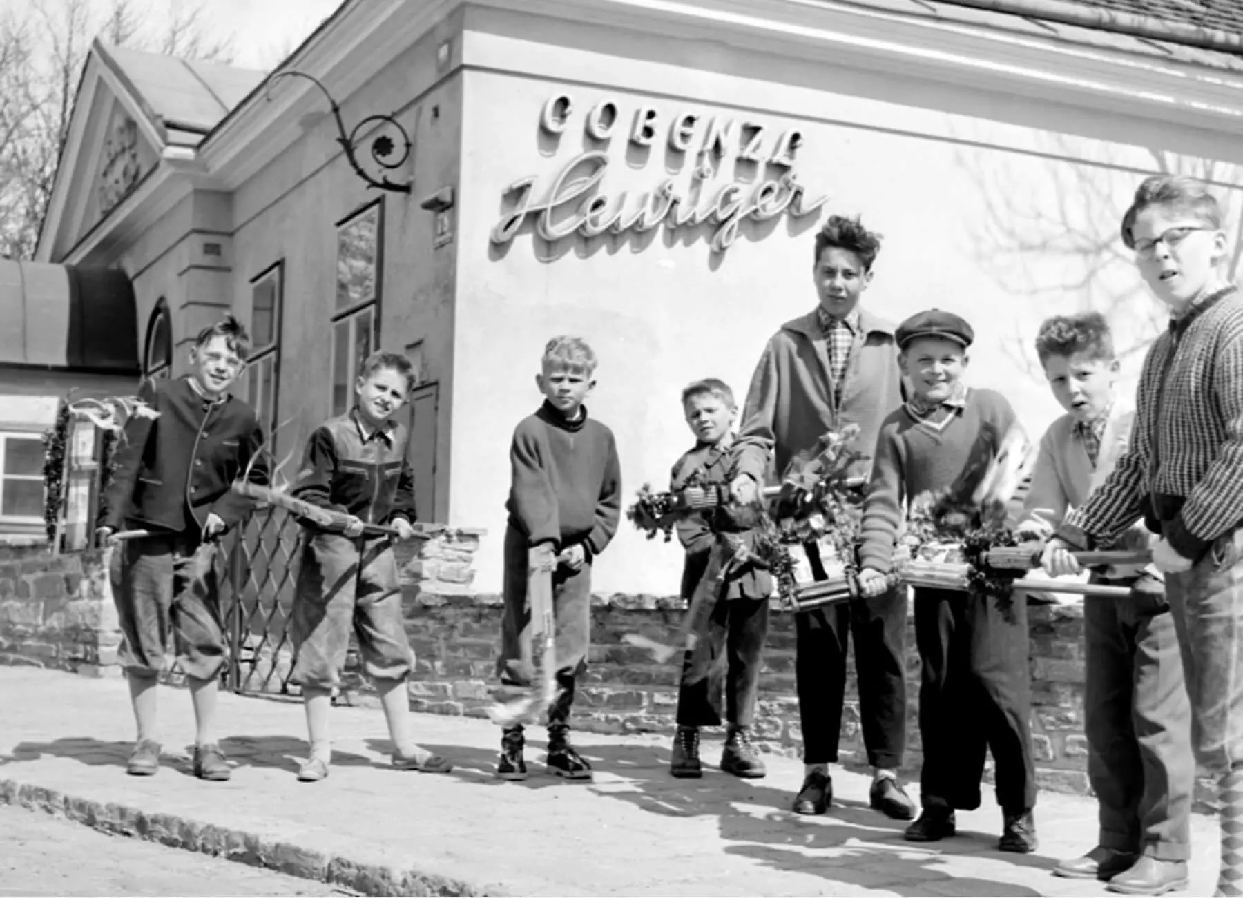 Ratschenbuben in Wien, um 1960, Foto: Votava / Imagno / picturedesk.com  