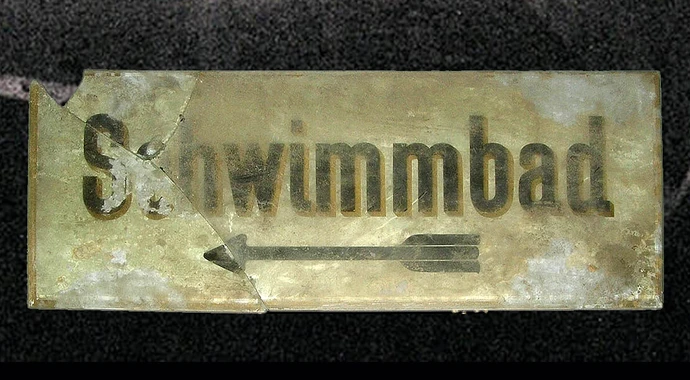 Schild aus dem ehemaligen Beatrixbad, fotografiert von Thomas Keplinger anlässlich einer Begehung vor der Renovierung des Hauses, 2010