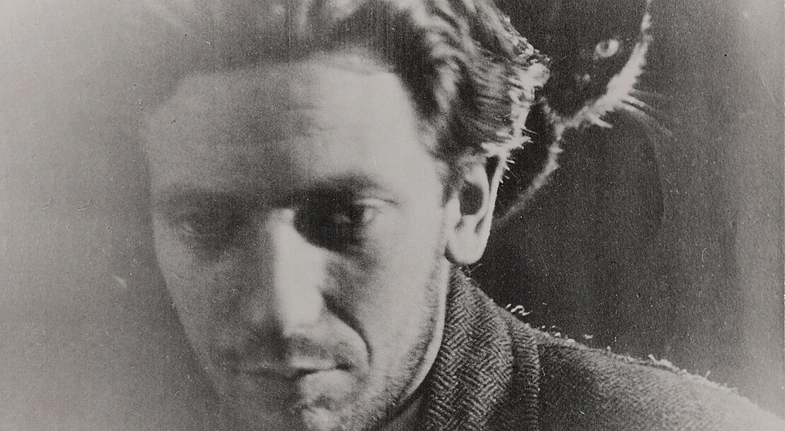 Ludwig Hohl mit Katze, 1931, Schweizerischen Nationalbibliothek, Nachlass Ludwig Hohl, C-4-F-31  