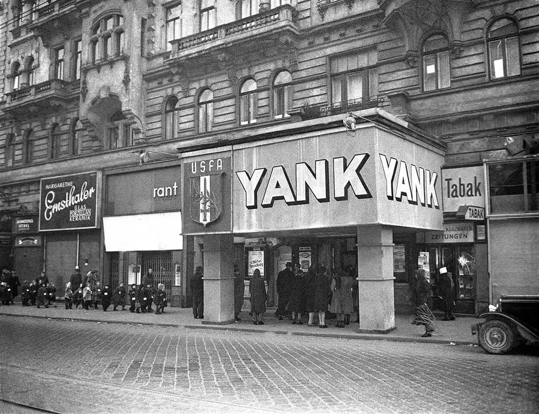 Filmvorführung im „Yank-Theatre“ zu Weihnachten 1946, Foto: United States Information Service (USIS), Österreichische Nationalbibliothek, Wien  