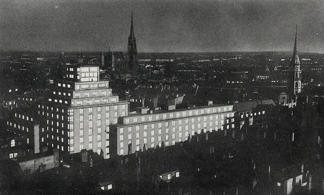 Nächtlicher Blick auf die Innenstadt mit dem Hochhaus, um 1935, Wien Museum, Inv.-Nr. 306260