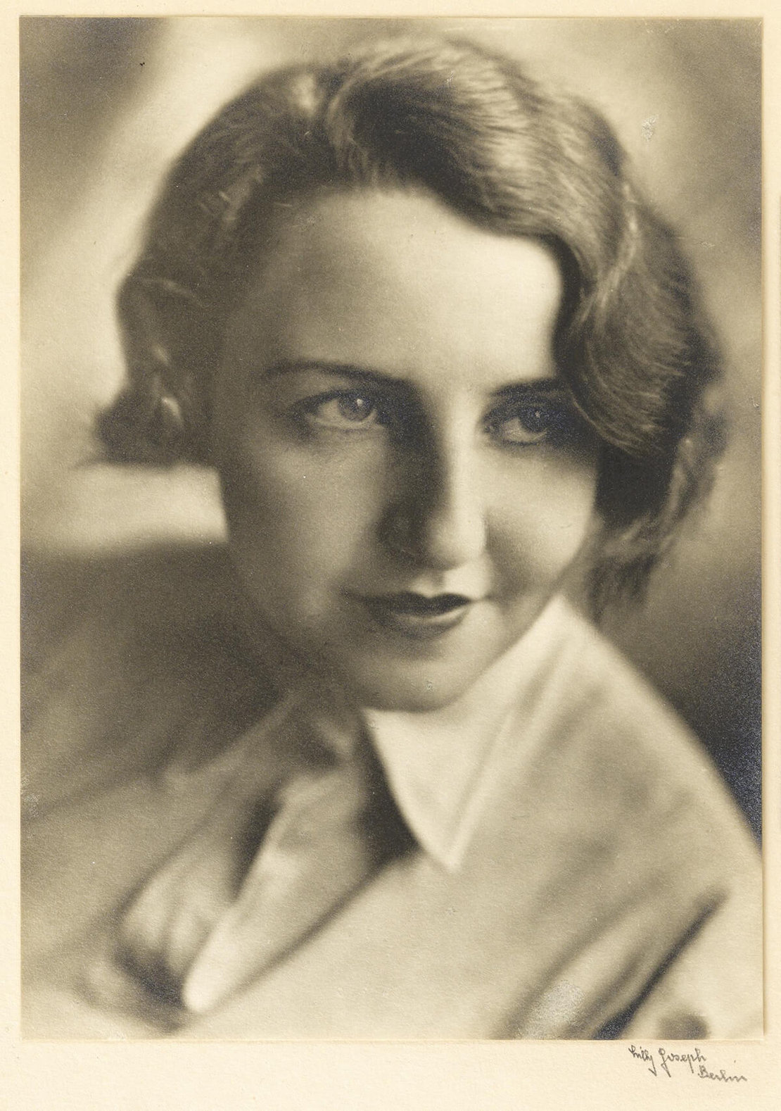 Lilly Joseph: Porträt einer unbekannten Frau, Berlin um 1933 