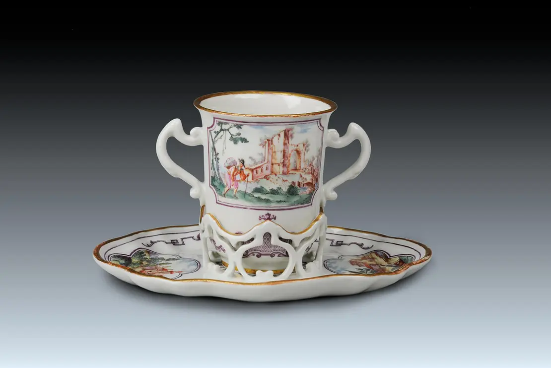 Manufaktur Du Paquier: Trembleuse (mit Landschaften und Figuren), um 1740, LIECHTENSTEIN, The Princely Collections, Vaduz – Wien   