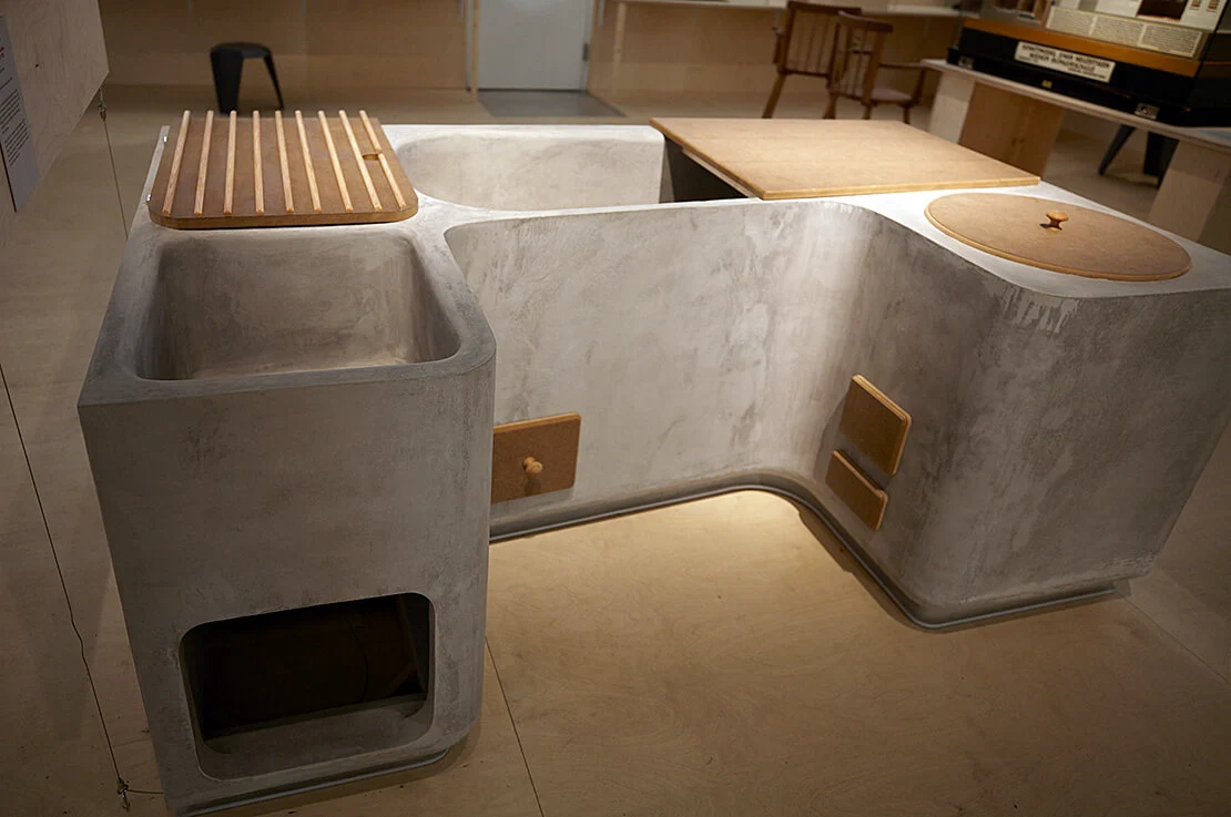 Modell der Spülküche, nach dem Entwurf von Schütte-Lihotzky (1923), Ausführung: Nikolaus Fuchs (2019), zu sehen in der Ausstellung „Das Rote Wien. Ideen, Debatten, Praxis“, Foto: Manuela Mark  