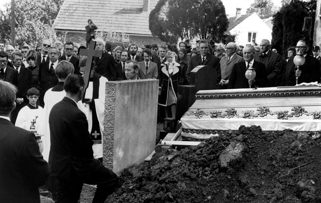 Begräbnis von W. H. Auden in Kirchstetten, 4. Oktober 1973, Personalities / TopFoto / picturedesk.com  