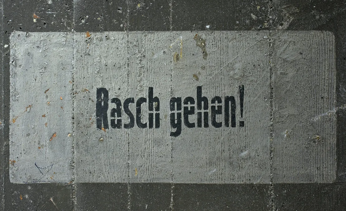 Um Stauungen in den Menschenmassen zu vermeiden, mussten Engstellen wie etwa die Eingangsbereiche rasch durchschritten werden. Foto: Thomas Keplinger