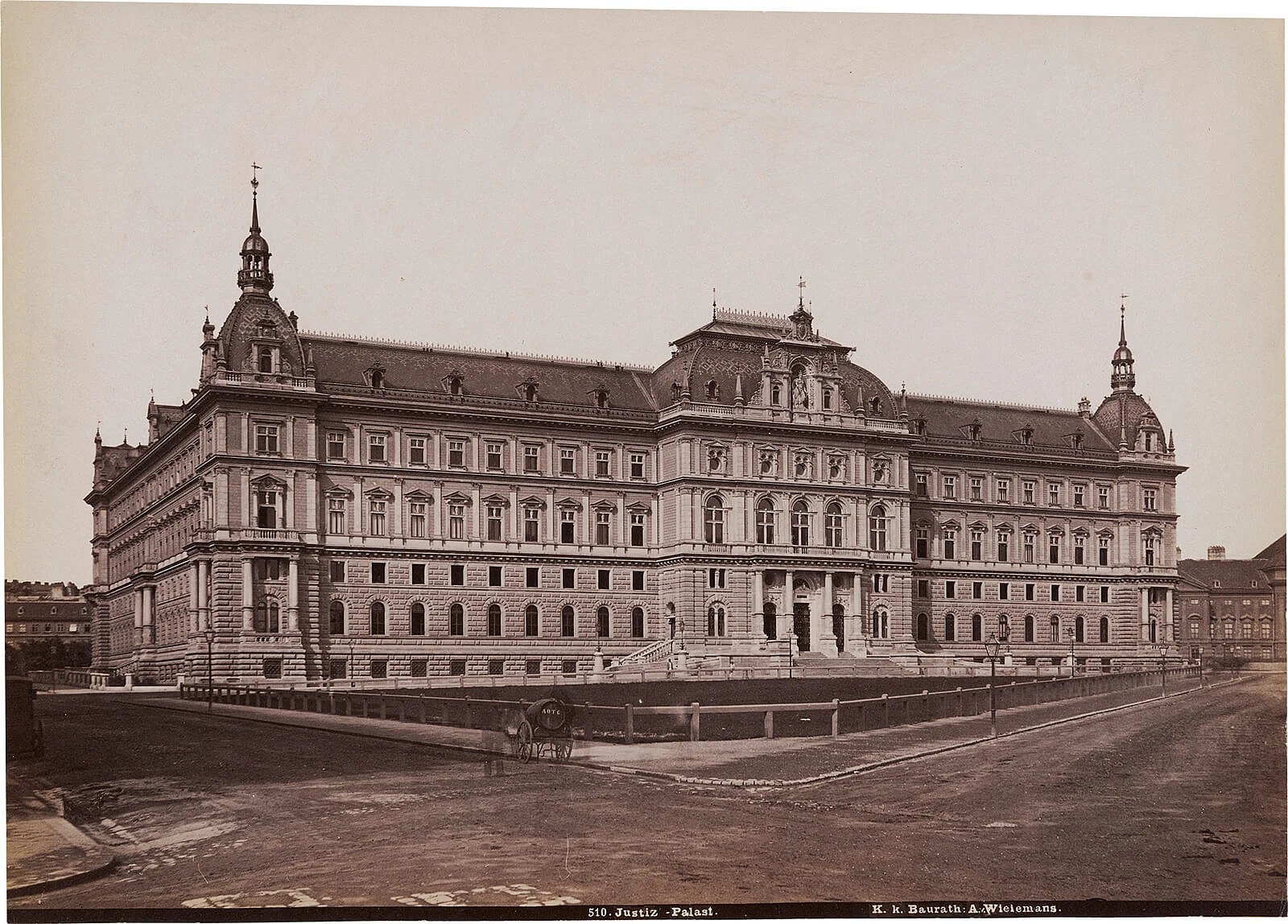 Justizpalast, um 1881, Foto: Michael Frankenstein & Comp., Wien Museum, Inv.-Nr. 106523/24/1  