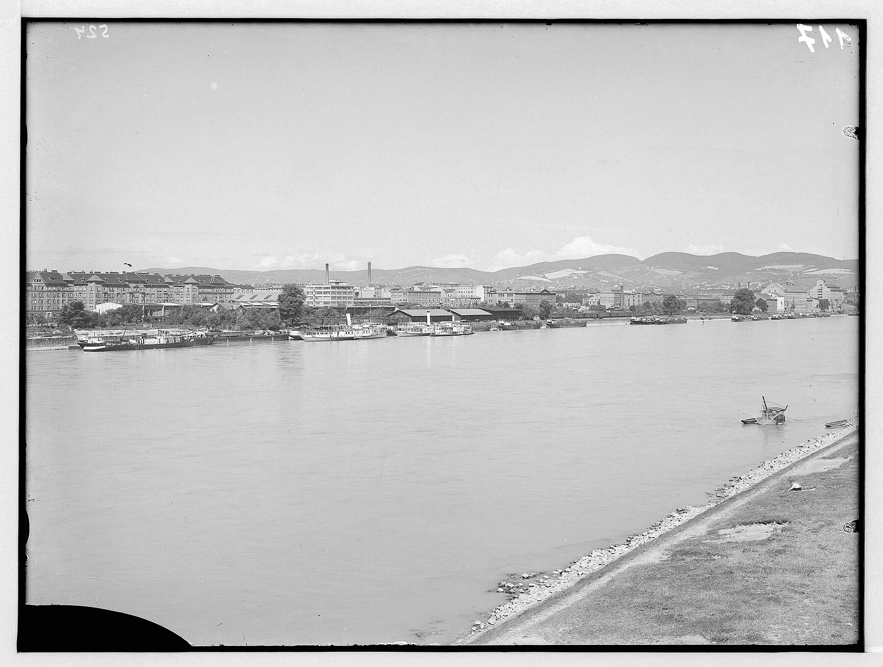 Martin Gerlach jun.: Panorama von der Reichsbrücke Richtung W-NW, um 1938–1940, Wien Museum, Inv.-Nr. 210580  