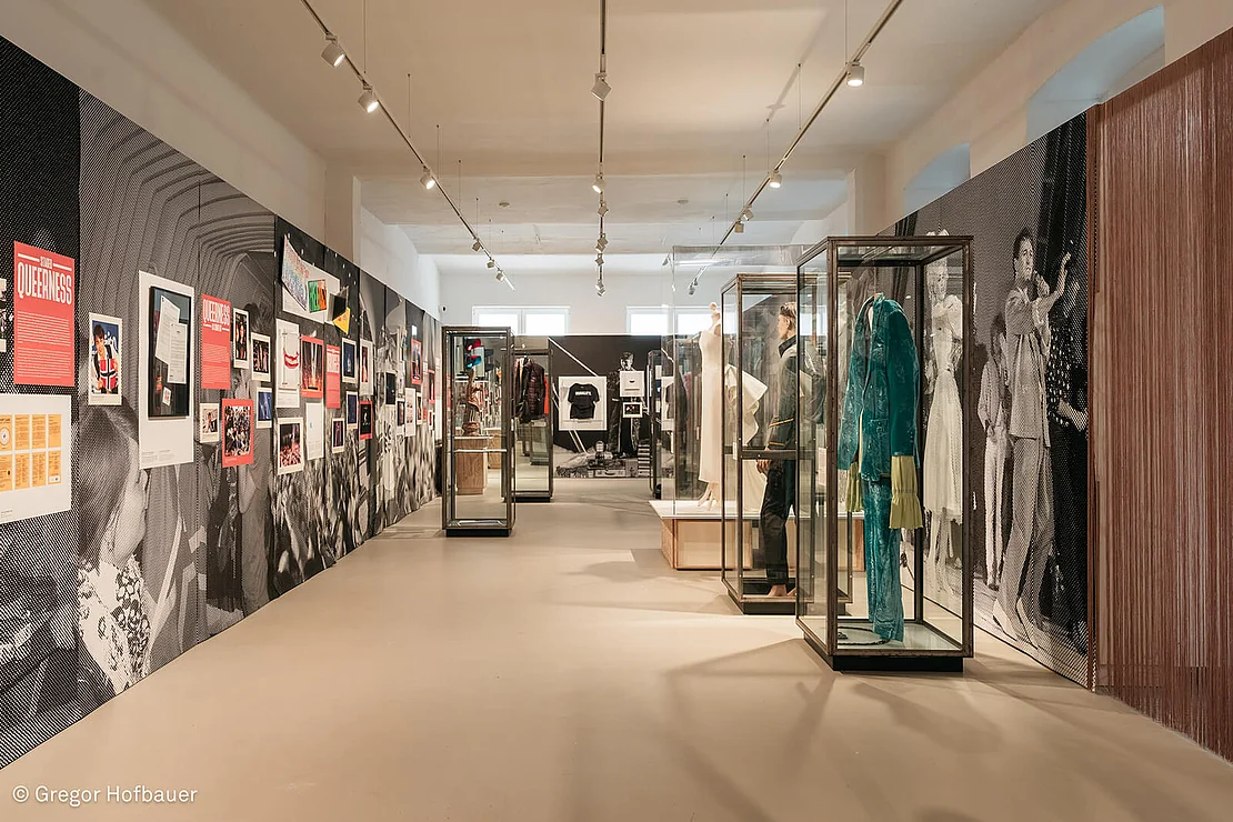 Einblicke in die Ausstellung von QWIEN, Fotos: Gregor Hofbauer  