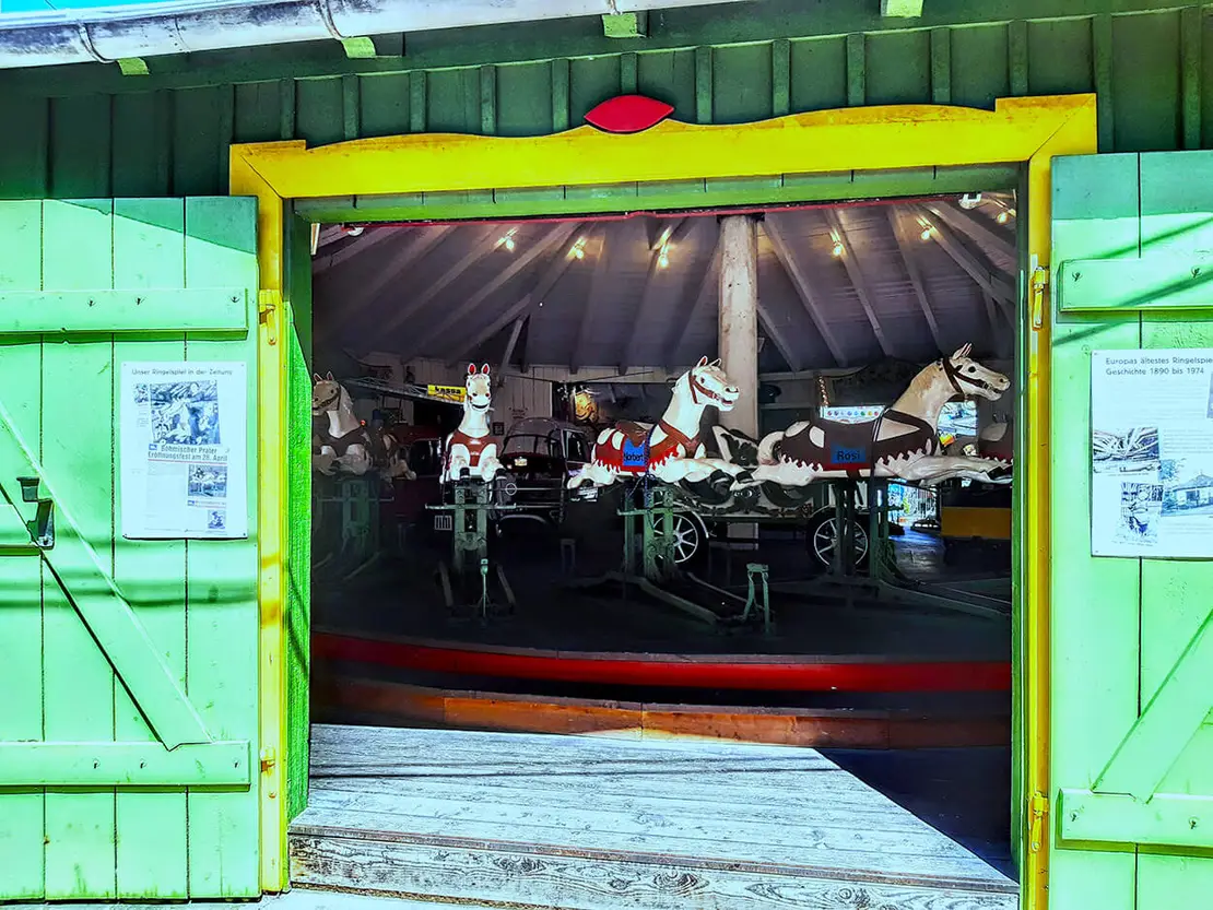 Ringelspielpferde aus dem 19. Jahrhundert, Foto: Susanne Breuss, 2024