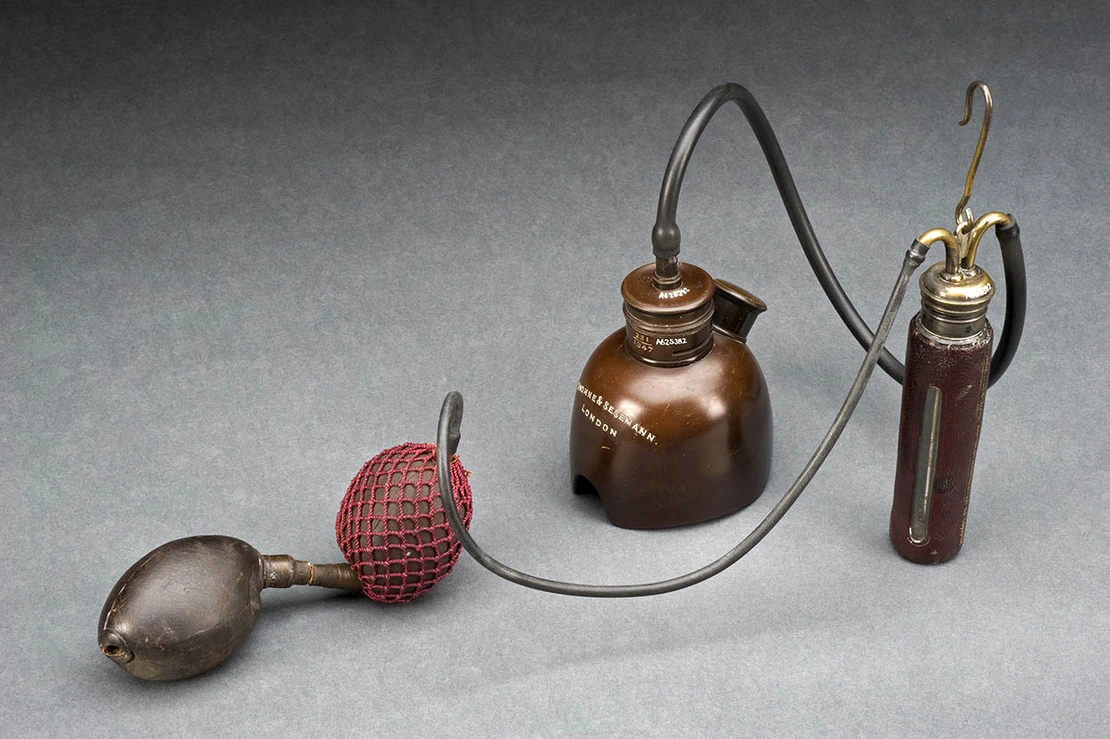 Ein „Junker-Inhaler“ aus der Wellcome Collection Gallery, Quelle: Wikimedia Commons  