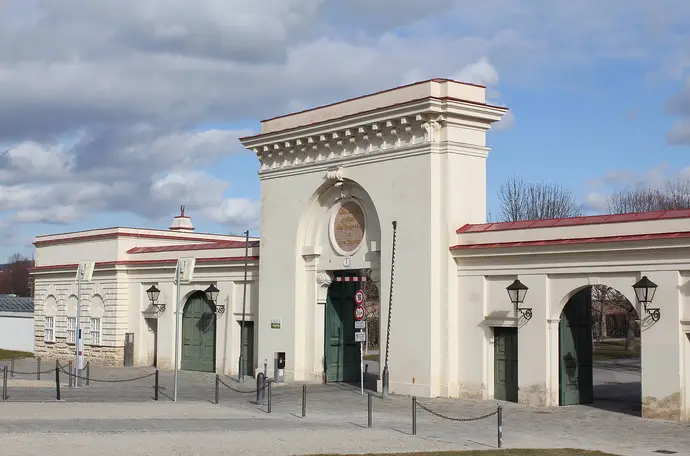 Eingang in den Augarten (Obere Augartenstraße). Foto: Christian Hlavac