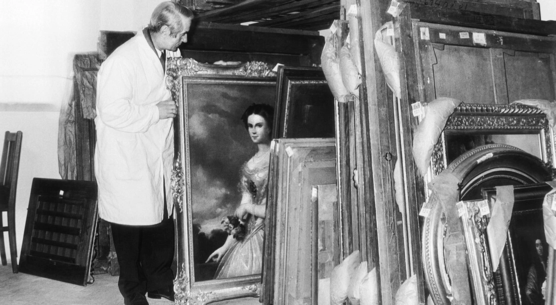 Im Depot für die Sammlung von NS-Raubkunst, Kartause Mauerbach, 1971, Foto: Votava / brandstaetter images / picturedesk.com  